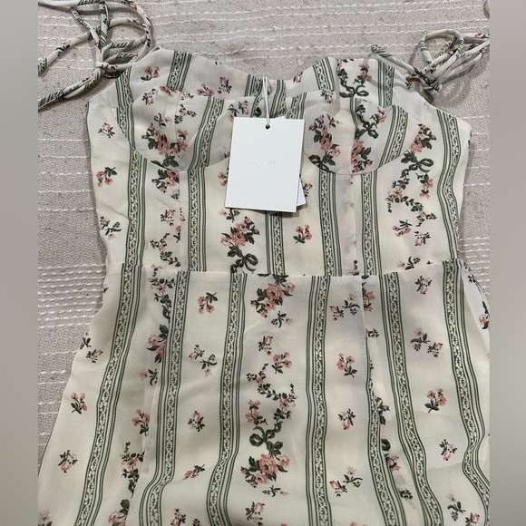 MOONSEA NEW🔥Floral Cream Dress with Slit Size L - Picture 6 of 11